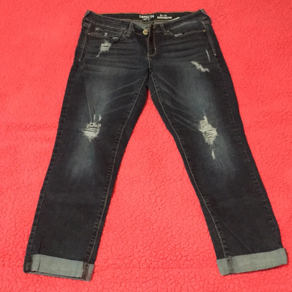 Levi Distressed low-rise boyfriend Jeans.